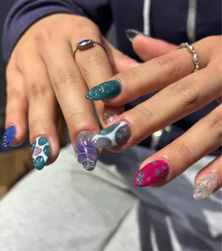 ネイル 🪐富島彩夏 /海外nail🪐のネイルデザイン