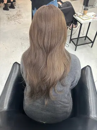 ロング カラー MaisonHALU 松浦光咲のヘアスタイル