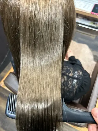 セミロング カラー フルヤ タクミのヘアスタイル