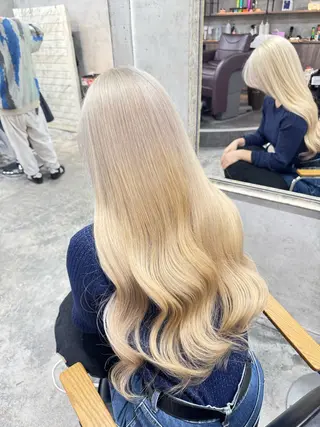 ロング apollo 横浜所属・横浜🦋ハイトーン 🫐耳つぼジュエリーのヘアスタイル