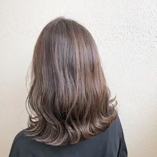 ミディアム カラー feery所属・中司 莉菜のヘアスタイル