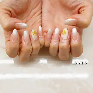 ネイル アイネイルズ所属・早川 梓のネイルデザイン