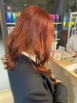ミディアム W所属・小林 朋花のヘアスタイル