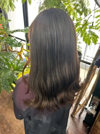 ロング カラー vivre libre（ヴィーヴル リーブル）所属・ビブル/ 仲村真里奈のヘアスタイル
