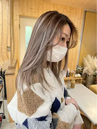 セミロング 韓国レイヤー外国人風 透明感カラー髪質改善のヘアスタイル
