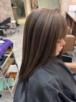 セミロング 土屋朱理/ ハイトーンカラーのヘアスタイル