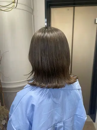 ミディアム カラー ayano / 透明感・くすみカラーのヘアスタイル
