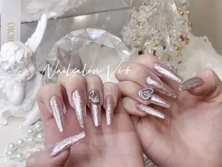 ネイル Nailsalon Vi+ももか🩷のネイルデザイン