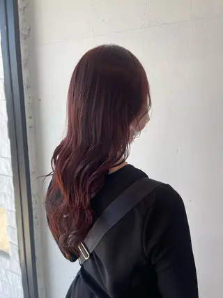 セミロング 縮毛矯正🐼暖色 根本侑季のヘアスタイル