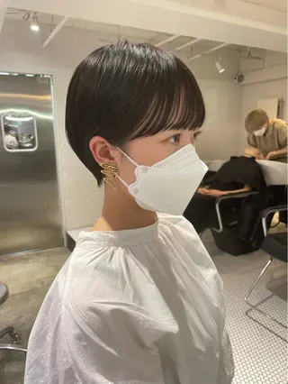 ショート エミリ / オリーブカラーのヘアスタイル