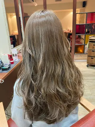 ロング VandV所属・松村 未央のヘアスタイル