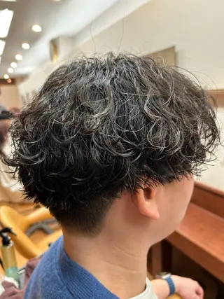 パーマ メンズ ルキ🌈ブリーチカラ ー&メンズパーマ🦄のヘアスタイル