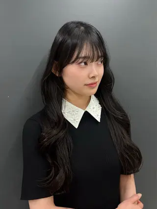 ロング 細井 友貴のヘアスタイル