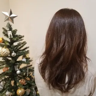 セミロング salowin渋谷kitaya park前所属・RIKA韓国ヘア/く びれヘア/上品カラーのヘアスタイル