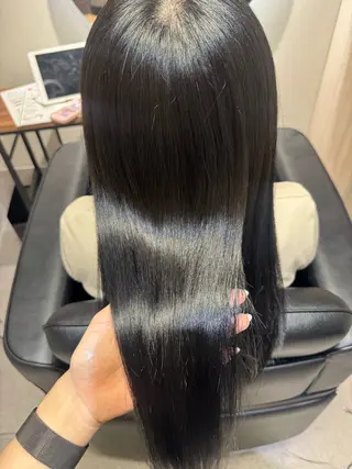 ロング NAVY 橋本心 縮毛矯正のヘアスタイル