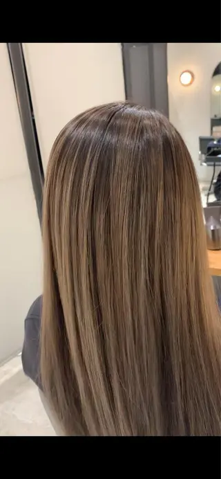 ミディアム カラー サロウィン(SALOWIN)原宿iori店所属・れい🫧 ハイトーン特化のヘアスタイル