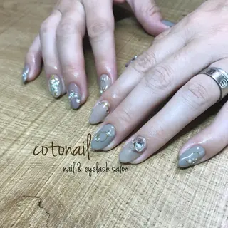 ミディアム ネイル ツメトマツゲ .のネイルデザイン