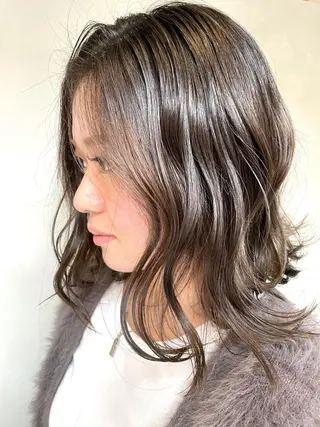 ミディアム カラー ハイライトが 得意なニキです😊のヘアスタイル