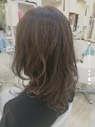 セミロング カラー 池田 恵久美のヘアスタイル