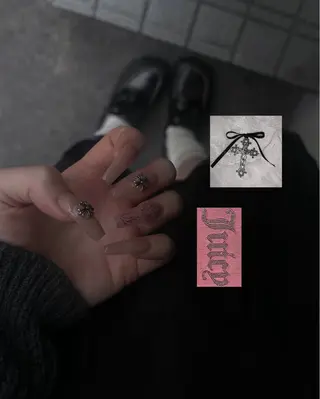 ネイル ♱˖⁺ 𝒎𝒐𝒑𝒊 ⁺のネイルデザイン