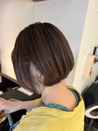 ミディアム カラー 岩上 充希のヘアスタイル