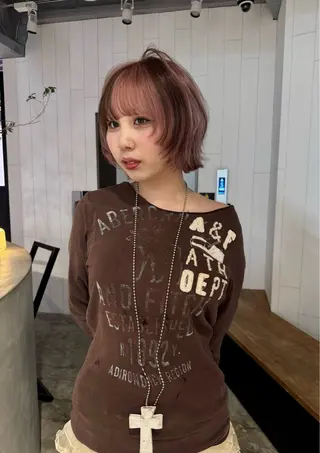 ミディアム カラー ALBUM IKEBUKURO所属・レイヤーカット ブリーチカラーのヘアスタイル