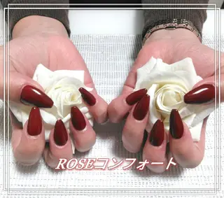 ネイル エステとネイル ローズコンフォートのネイルデザイン