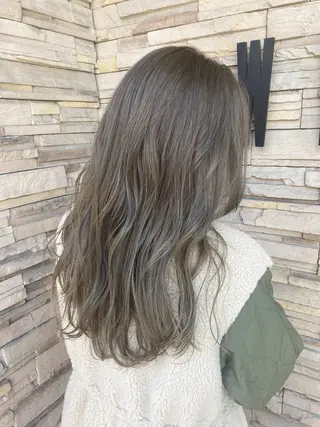 ロング カラー 足立 小百合のヘアスタイル