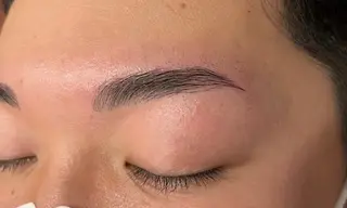 メンズ アイブロウ メンズ脱毛Kyle.横浜所属・メンズ脱毛•眉毛 サロンKyle.横浜の眉毛・アイブロウイメージ