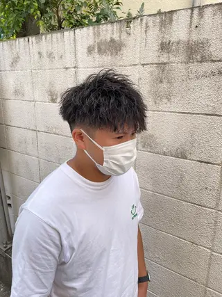 ショート カラー パーマ ヘアアレンジ メンズ アイブロウ スパイキー/フェザー /波巻き/かいとのヘアスタイル