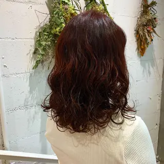 ミディアム カラー ayano ．のヘアスタイル