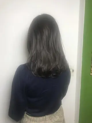 セミロング 岩田菜央 《武蔵小杉》のヘアスタイル