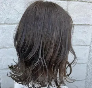 カラー 大賀 チサトのヘアスタイル