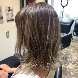 ミディアム カラー UMEDA FIGAROのヘアスタイル