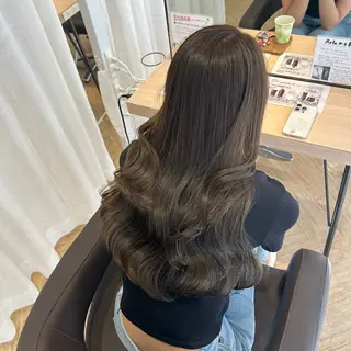 ロング カラー FRAME+なんば駅前店所属・砂野 真璃奈のヘアスタイル