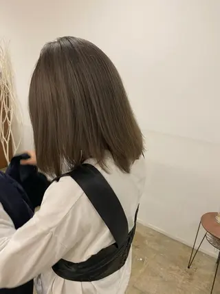 ミディアム カラー 藤野 凪沙のヘアスタイル