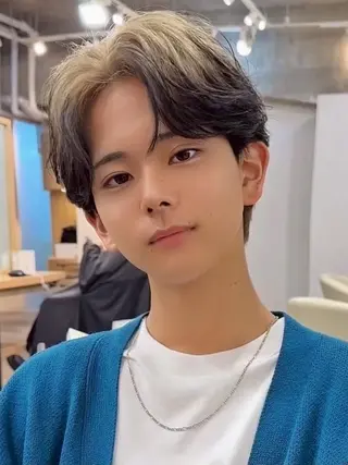 ショート カラー メンズ ヤリタ カケルのヘアスタイル