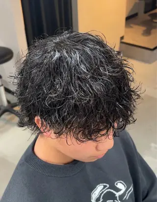 パーマ メンズ 会社で浮かない ビジネスヘア/心斎橋のヘアスタイル