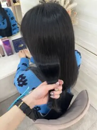セミロング カラー elu あやね‎🤍🫧のヘアスタイル