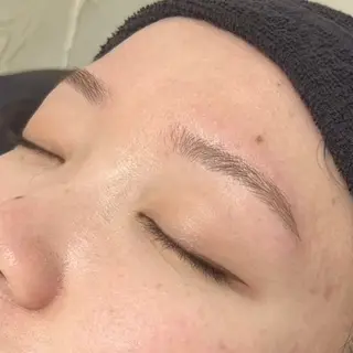 アイブロウ なわた さきのヘアスタイル