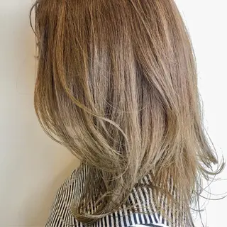 ミディアム カラー 尾籠 美幸 （オゴモリ ミユキ）のヘアスタイル