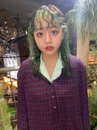 ロング カラー qiie ワンカラー 黒染め　白髪染めのヘアスタイル