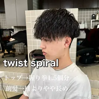 ミディアム パーマ ヘアアレンジ メンズ 顔まわりカット の達人のヘアスタイル