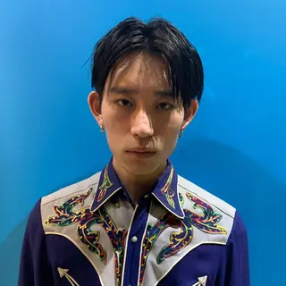 ショート メンズ FLOWERS所属・ウルフ、レイヤー 、メンズカットSHOのヘアスタイル