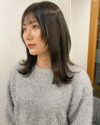 ミディアム カラー 細野 菜月のヘアスタイル