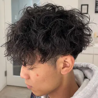 ショート パーマ メンズ CARE SHINSAIBASHI所属・縮毛・酸性ストレート 特化のヘアスタイル