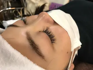 マツエク・マツパ 保子 祐里香のヘアスタイル