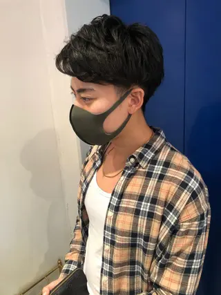 ショート パーマ メンズ MIOベージュカラー 柔らかいカラーのヘアスタイル