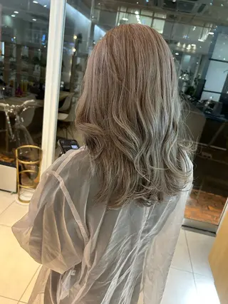 セミロング カラー 🍀透明感抜群🍀/ ハイトーンカラーのヘアスタイル