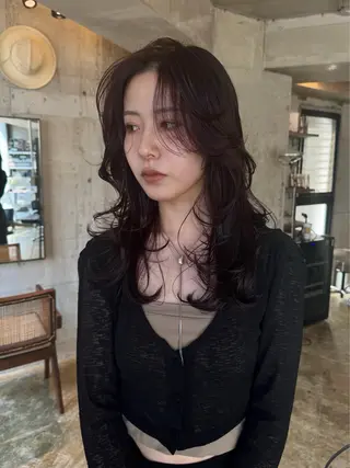 ロング カラー YOKO/パーマ レイヤーカットのヘアスタイル